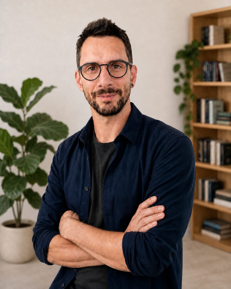 Damien Gros, fondateur de Studio Maestro, dans son bureau à Figeac.
